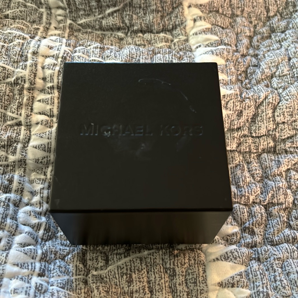Michael Kors Watch Box W Instruction Booklet Michael Kors Watch Box W Instruction Booklet